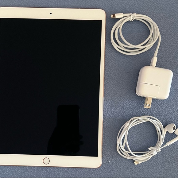 Apple iPad Air 3 Bundle - Picture 4 of 14